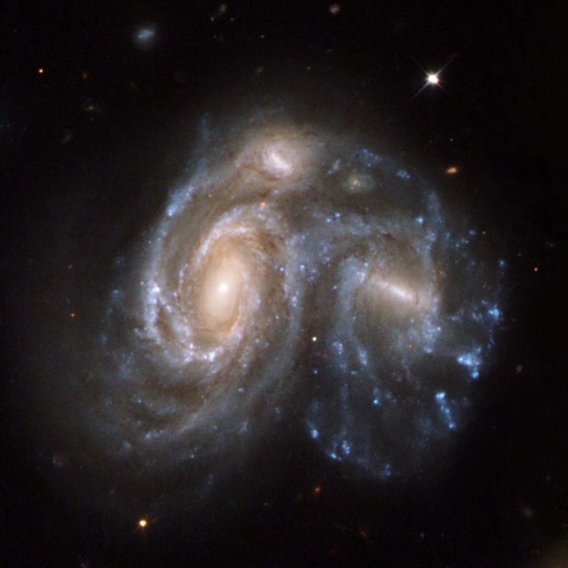 Arp 272 - NGC 6050 và IC 1179