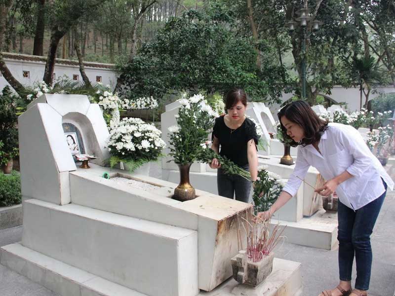 Khu mộ 10 nữ anh hùng liệt sĩ Thanh niên xung phong